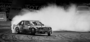 Машини BMW 102 (3840x2160) (30 шпалер)